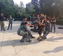 BOB体育_比赛进入拉锯阶段，双方互不相让(比赛即将拉开帷幕,队员们彼此发出)