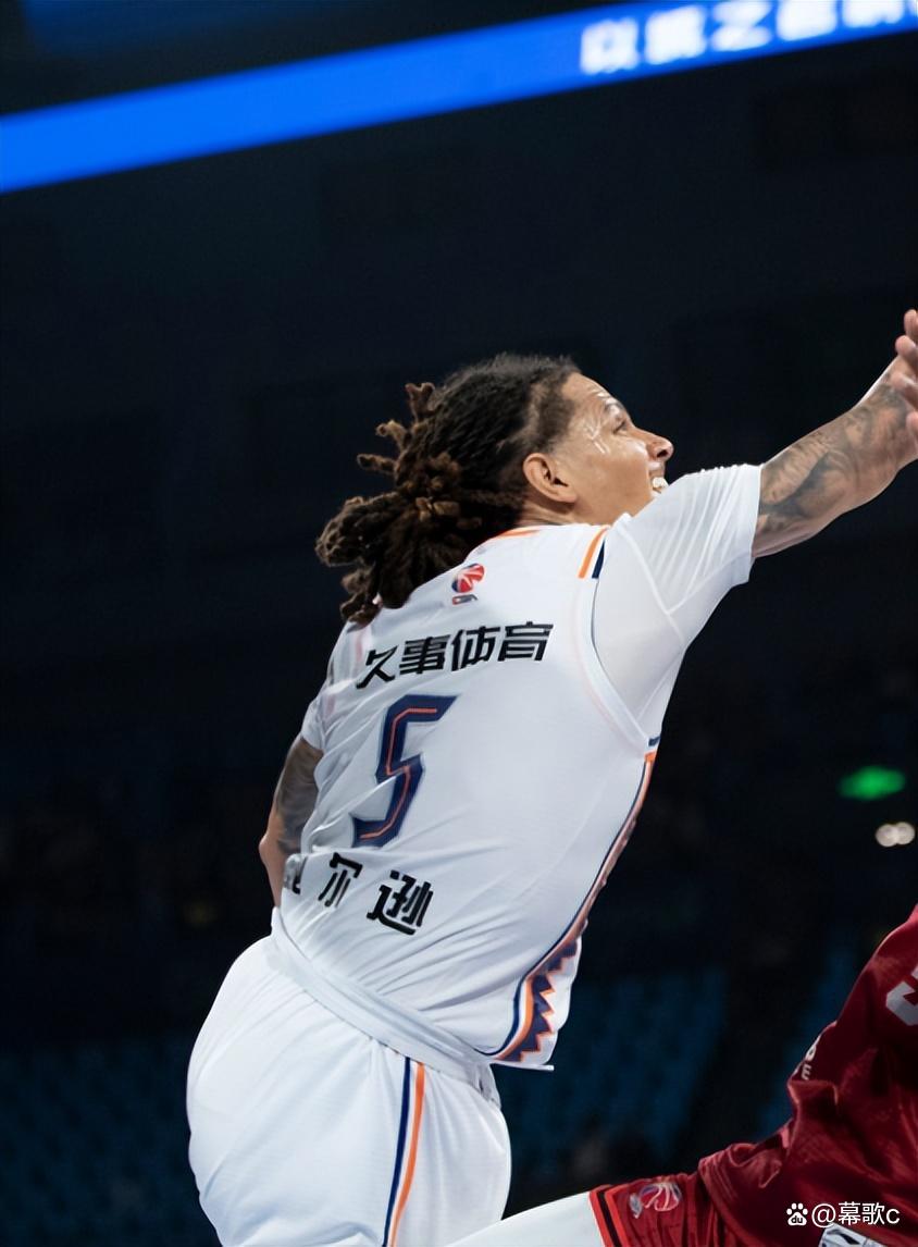 上海男篮遭遇惨败,主场失利难以扭转连败局面的简单介绍 上海男篮遭遇惨败,主场失利难以扭转连败局面的简单介绍