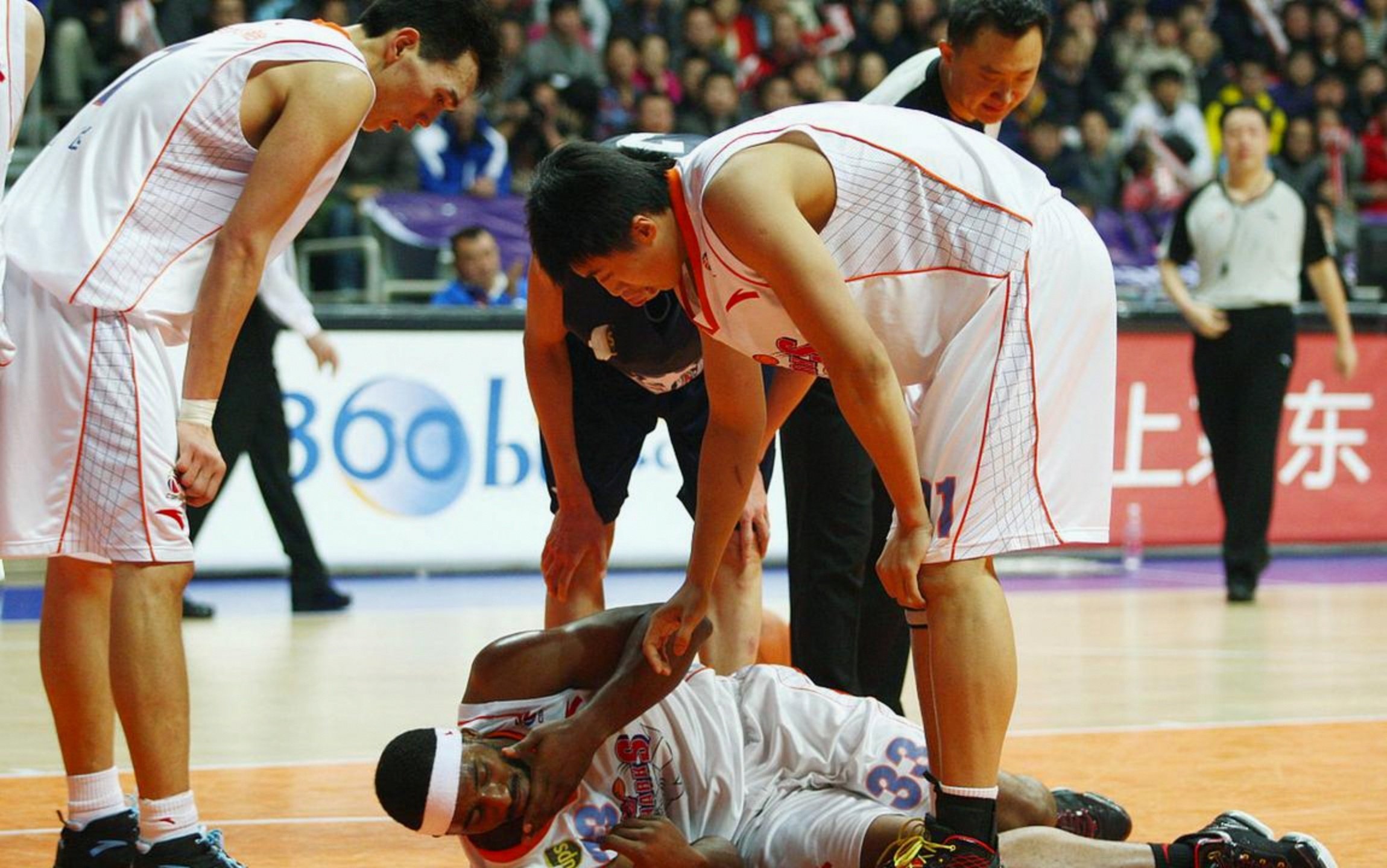 欧冠分析_防守端站位合理，失误率明显下降